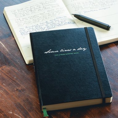 Femårsdagbok Leuchtturm1917 A5 "Some lines a day" Black 2