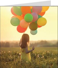 Gratulationskort med kuvert - Flicka håller ballonger