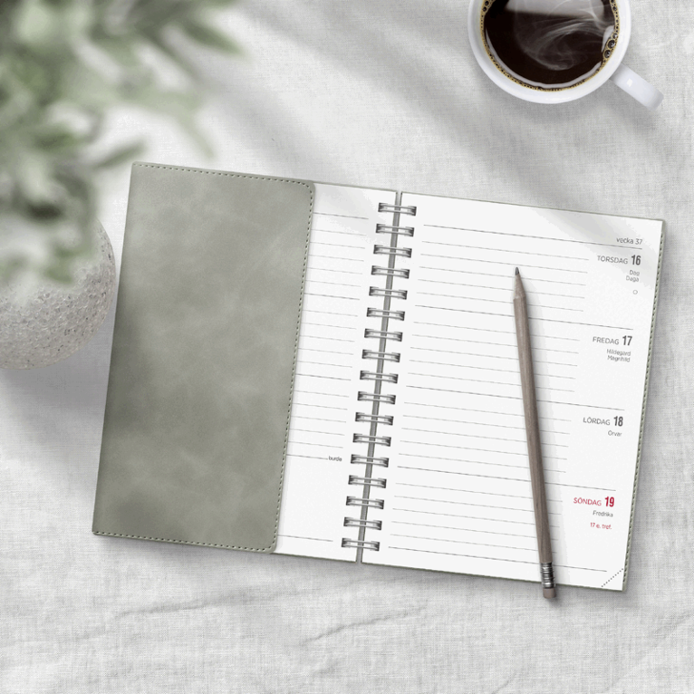 Kalender 2027 Senator A6 Twist grå, Övrigt