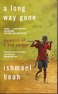 bokomslag A Long Way Gone , memoirs fo a boy soldier