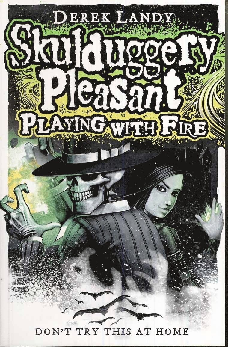 Derek Landy - Playing with fire, Pocket