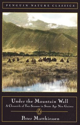 Peter Matthiessen - Under the Mountain Wall: A Chronicle of Two Seasons in Stone Age New Guinea, Häftad