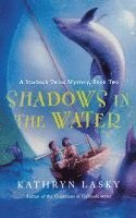 Kathryn Lasky - Shadows in the Water: A Starbuck Twins Mystery, Book Two, Häftad