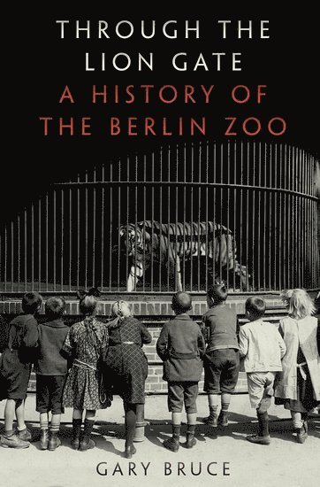 Gary Bruce, University of Waterloo) Bruce, Gary (Associate professor of history, Associate professor of history - Through the Lion Gate, Inbunden