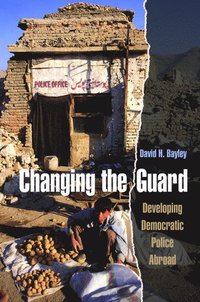 bokomslag Changing the Guard: Developing Democratic Police Abroad