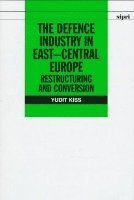 Yudit Kiss - The Defence Industry in East-Central Europe, Inbunden