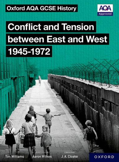 Tim Williams - Oxford AQA GCSE History: Conflict and Tension between East and West 1945-1972 Student Book, Häftad