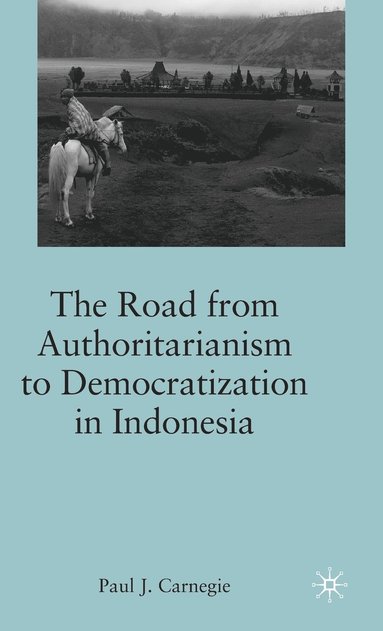 bokomslag The Road from Authoritarianism to Democratization in Indonesia