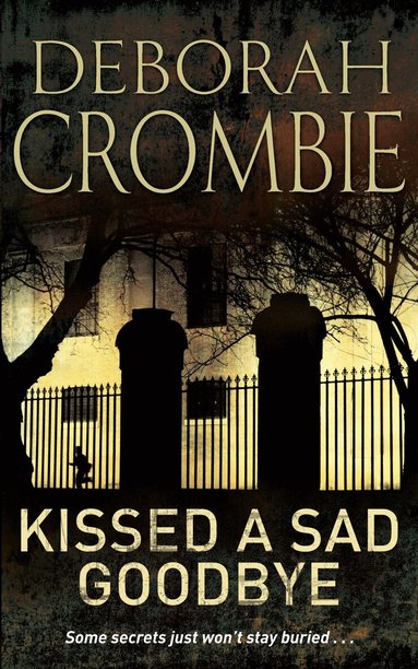 Deborah Crombie - Kissed a Sad Goodbye, Häftad