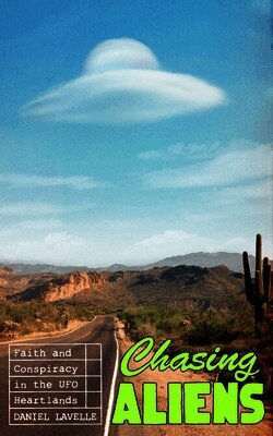 Daniel Lavelle - Chasing Aliens: Faith and Conspiracy in the UFO Heartlands, Häftad