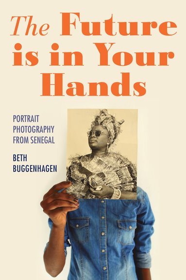 bokomslag Future Is in Your Hands - Portrait Photography from Senegal