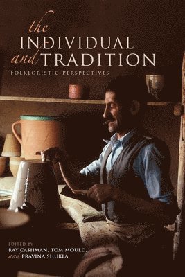 bokomslag The Individual and Tradition: Folkloristic Perspectives