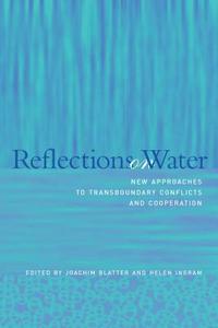 bokomslag Reflections on Water