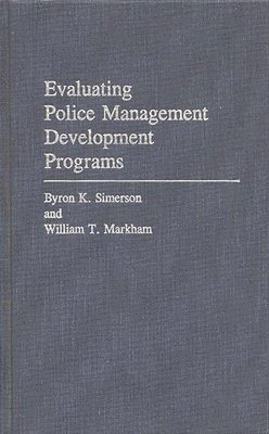 William Markham, B. Keith Simerson - Evaluating Police Management Development Programs, Inbunden