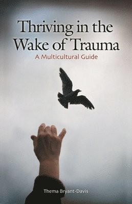 Thema Bryant-Davis - Thriving in the Wake of Trauma, Inbunden