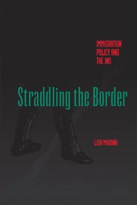 Lisa Magaña - Straddling the Border, Häftad