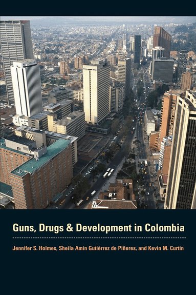 Jennifer S. Holmes, Sheila Amin Gutiérrez de Piñeres, Kevin M. Curtin - Guns, Drugs, and Development in Colombia, Häftad