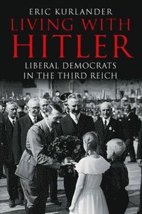 bokomslag Living with Hitler