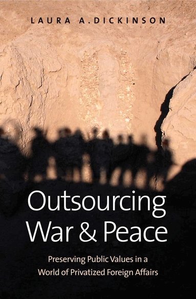 Laura A. Dickinson - Outsourcing War and Peace, Inbunden