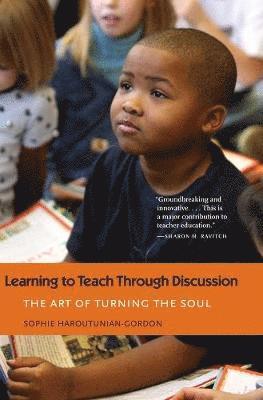 bokomslag Learning to Teach Through Discussion: The Art of Turning the Soul