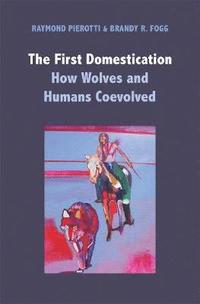 bokomslag The First Domestication: How Wolves and Humans Coevolved