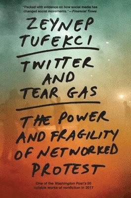 Zeynep Tufekci - Twitter and Tear Gas, Häftad