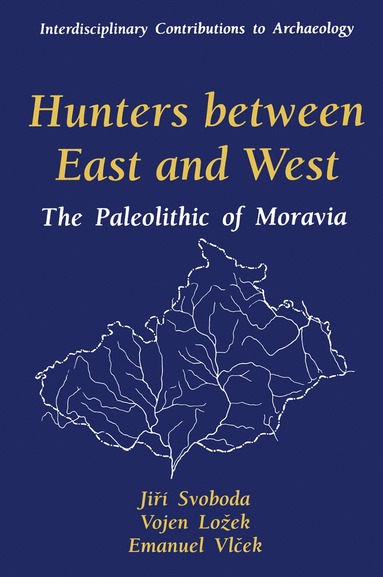 bokomslag Hunters between East and West