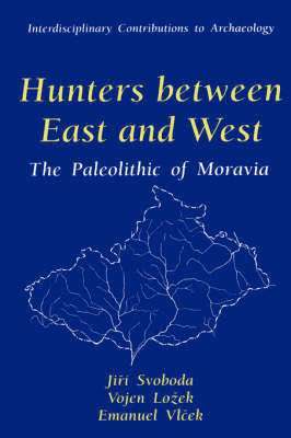 Jiri Svoboda, Vojen Lozek, Emanuel Vlcek - Hunters between East and West, Inbunden