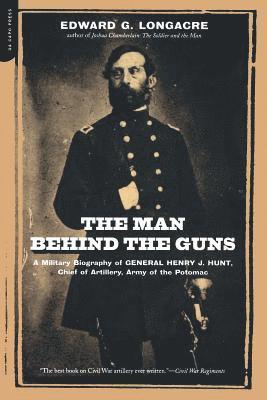 bokomslag Man Behind The Guns