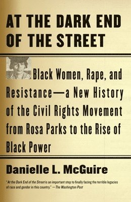 bokomslag At the Dark End of the Street: Black Women, Rape, and Resistance--A New History of the Civil Rights Movement from Rosa Parks to the Rise of Black Powe