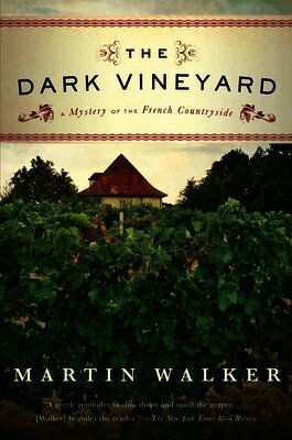Martin Walker - The Dark Vineyard: A Mystery of the French Countryside, Häftad