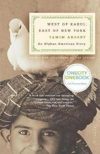 bokomslag West of Kabul, East of New York: An Afghan American Story