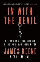 bokomslag In with the Devil: A Fallen Hero, a Serial Killer, and a Dangerous Bargain for Redemption