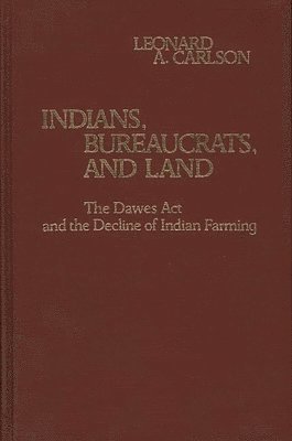 Leonard A. Carlson - Indians, Bureaucrats, and Land, Inbunden