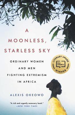 Alexis Okeowo - A Moonless, Starless Sky: Ordinary Women and Men Fighting Extremism in Africa, Häftad