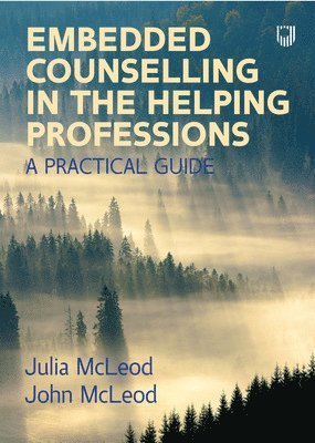 John McLeod, Julia McLeod - Embedded Counselling in the Helping Professions:  A Practical Guide, Häftad