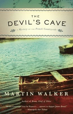 Martin Walker - The Devil's Cave: A Mystery of the French Countryside, Häftad