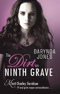 Darynda Jones - Dirt on Ninth Grave, Häftad