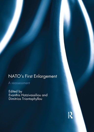 Evanthis Hatzivassiliou, Dimitrios Triantaphyllou - NATO’s First Enlargement, Häftad