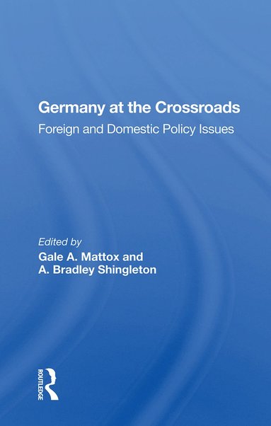 bokomslag Germany At The Crossroads