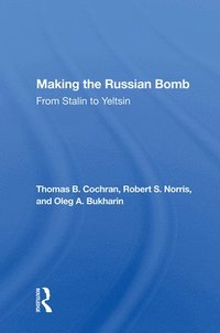 bokomslag Making The Russian Bomb