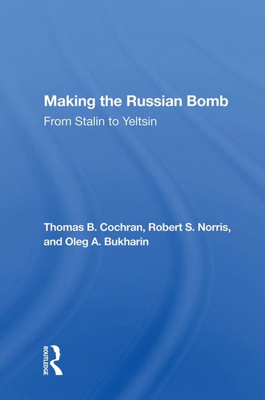 bokomslag Making The Russian Bomb