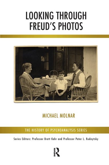 Michael Molnar - Looking Through Freud's Photos, Inbunden