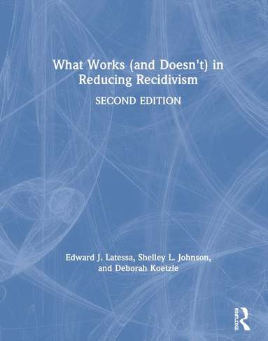 Edward J Latessa, Shelley Johnson, Deborah Koetzle - What Works (and Doesn't) in Reducing Recidivism, Inbunden