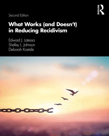 Edward J Latessa, Shelley Johnson, Deborah Koetzle - What Works (and Doesn't) in Reducing Recidivism, Häftad