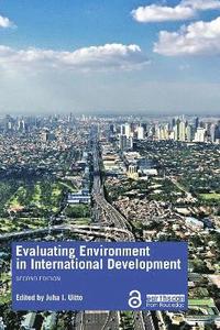 bokomslag Evaluating Environment in International Development