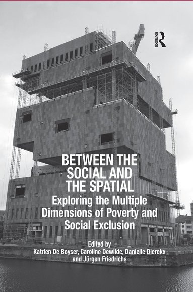 bokomslag Between the Social and the Spatial