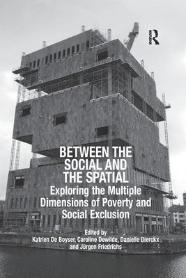 Between the Social and the Spatial 1