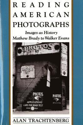 bokomslag Reading American Photographs