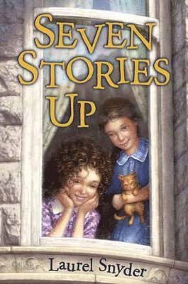 Laurel Snyder - Seven Stories Up, Inbunden